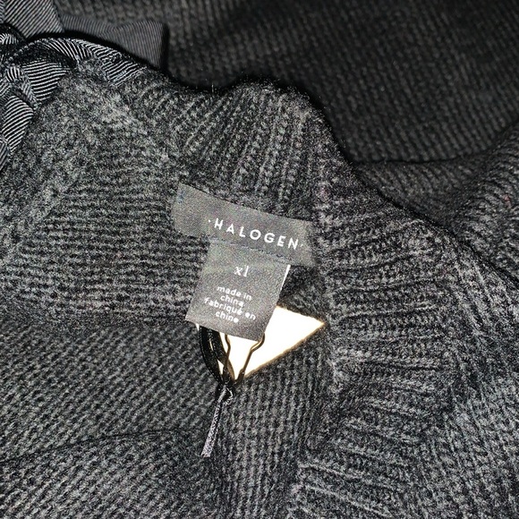 BNWT Crew Neck Sweater with Back Bow.. Beautiful by Halogen - Picture 6 of 9